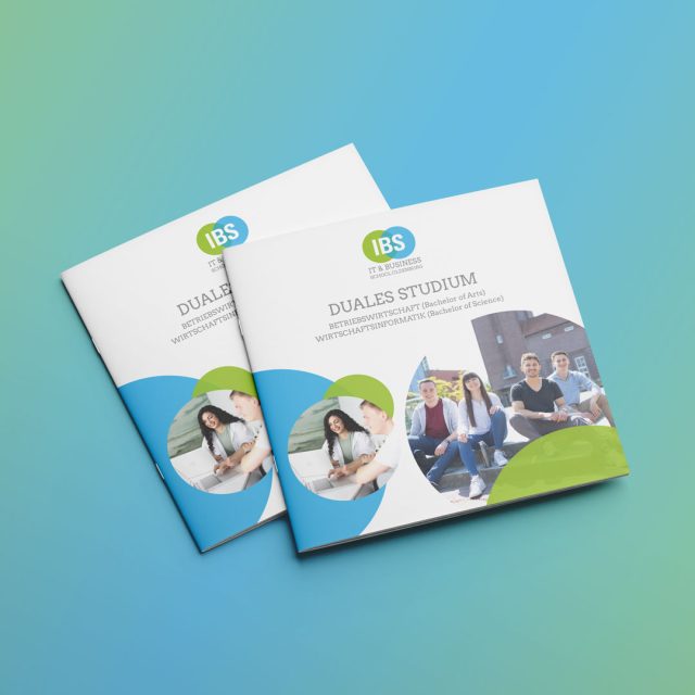 ✨ „Studenten für Studenten – Unser Konzept für die IBS“ ✨

🎓 Wie begeistert man die Fachkräfte von morgen? Mit authentischen Einblicken von denen, die es am besten wissen: den Studierenden selbst!

Für die IBS IT & Business School Oldenburg e. V. @ibs_oldenburg_studis haben wir ein Konzept entwickelt, das auf echte Markenbotschafter setzt. Von der Gestaltung der Studentenbroschüre bis hin zum Messestand auf Karrieremessen und noch vieles mehr – alles wurde darauf ausgerichtet, Bewerber*innen auf Augenhöhe zu erreichen.

📍 Auf dem Messestand konnten Interessierte direkt mit den Markenbotschaftern sprechen – authentisch, inspirierend und nahbar.
💡 Das Ergebnis: Ein rundes Konzept, das echte Verbindungen schafft.

#engelundhelden #VisuelleKommunikation #Werbeagentur #Oldenburg #ibs #werbemittel #design #branding #kommunikation #unternehmen #kreativität #ibs_oldenburg_studis #dualesstudium #Werbung #Markenbotschafter #Studentenrecruiting #Design #Messestand #Broschürendesign